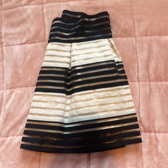 black and white small skirt - Picture 4 of 4